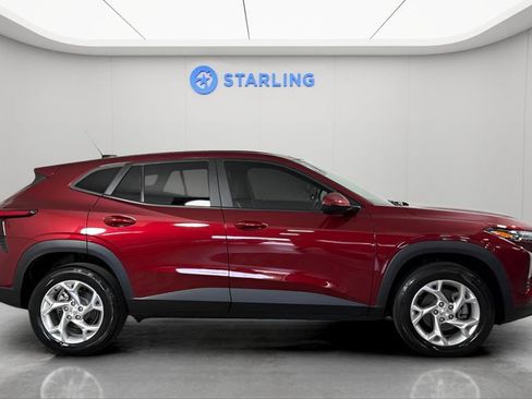Certified 2024 Chevrolet Trax LS w/ LS Convenience Package FWD image 11