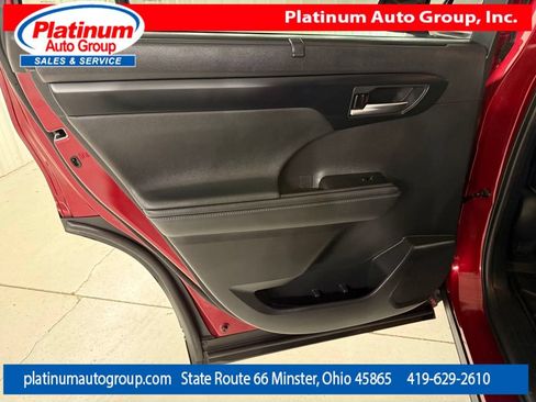 Used 2021 Toyota Highlander XSE FWD image 34
