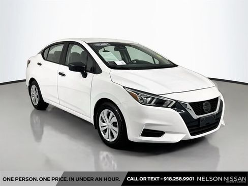 Used 2020 Nissan Versa S FWD image 3