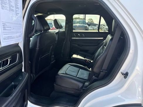 Used 2018 Ford Explorer XLT w/ Equipment Group 202A AWD/4WD image 10