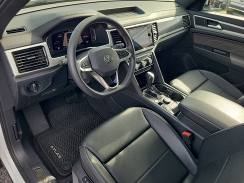 Used 2023 Volkswagen Atlas Cross Sport SEL image 21