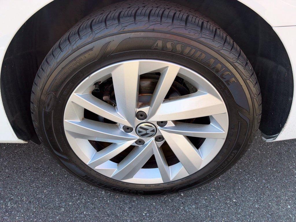 Used 2018 Volkswagen Passat 2.0T SE FWD image 9