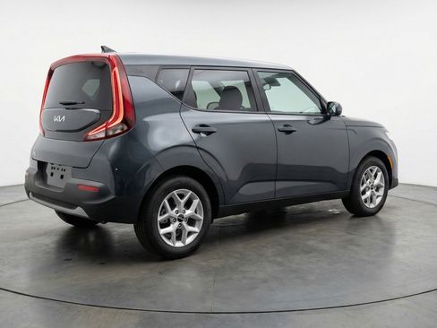 Used 2025 Kia Soul LX w/ LX Technology Package image 9
