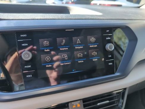 Used 2023 Volkswagen Taos SE w/ Panoramic Sunroof Package image 13