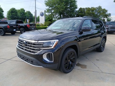 New 2026 Volkswagen Atlas SE FWD image 3