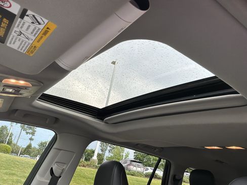 Used 2023 Toyota Highlander XLE FWD image 28