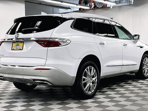 Used 2023 Buick Enclave Essence w/ Experience Buick Package FWD image 13