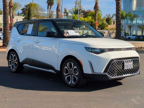 Used 2025 Kia Soul EX image 3