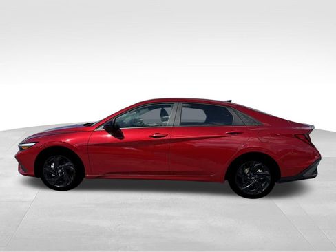 Used 2026 Hyundai Elantra Sport FWD image 3