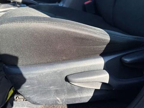 Used 2018 Toyota RAV4 LE image 13