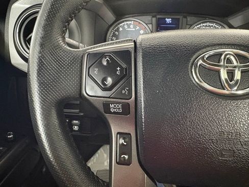 Used 2017 Toyota Tacoma TRD Sport AWD/4WD image 22