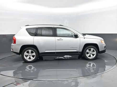 Used 2011 Jeep Compass 4WD image 4