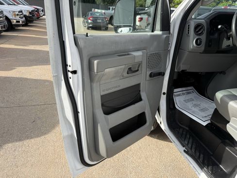 Used 2014 Ford E-150 and Econoline 150 RWD image 8
