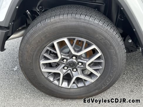 Certified 2024 Jeep Wrangler Sahara w/ Technology Group image 21