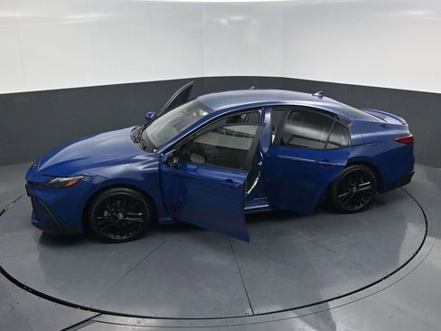 Used 2025 Toyota Camry SE image 25