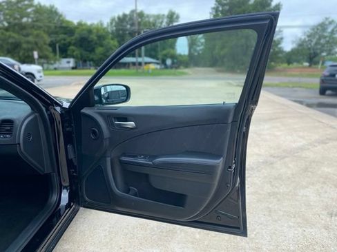 Used 2019 Dodge Charger SXT w/ Blacktop Package RWD image 12