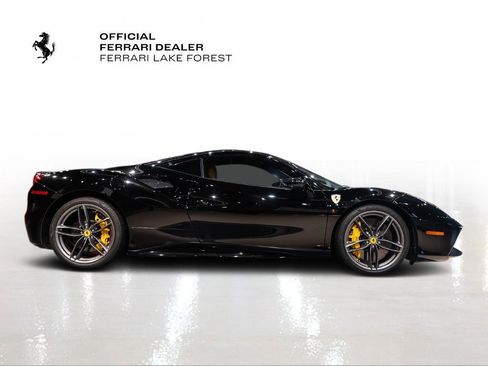 Used 2018 Ferrari 488 GTB image 9