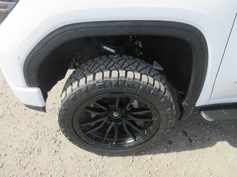 New 2026 GMC Sierra 1500 AT4 w/ AT4 Premium Package image 13