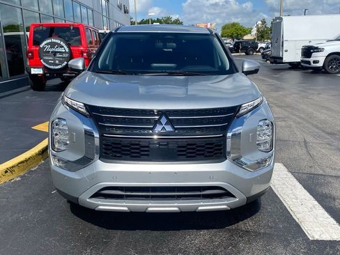 Used 2024 Mitsubishi Outlander SE AWD/4WD image 3