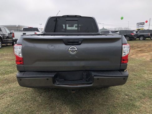 Used 2018 Nissan Titan SV w/ SV Convenience Package image 10