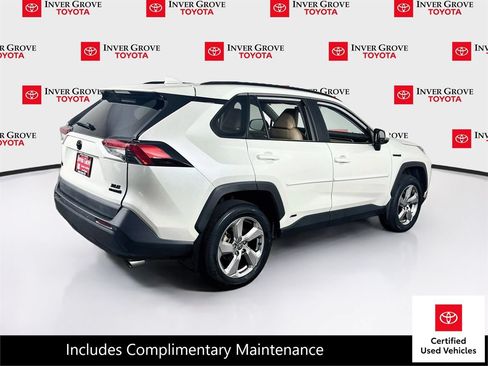 Used 2021 Toyota RAV4 XLE Premium AWD/4WD image 5