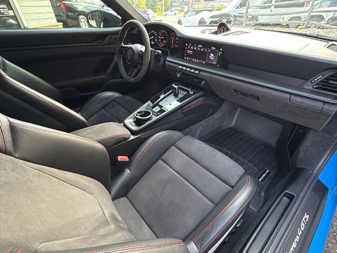 Used 2023 Porsche 911 Carrera 4 GTS AWD/4WD image 18