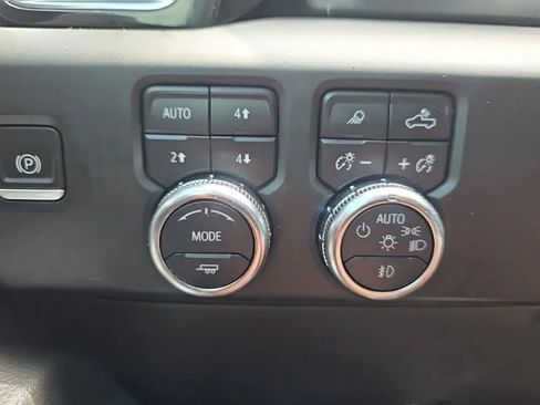 Used 2024 GMC Sierra 3500 Denali w/ Denali Reserve Package AWD/4WD image 32
