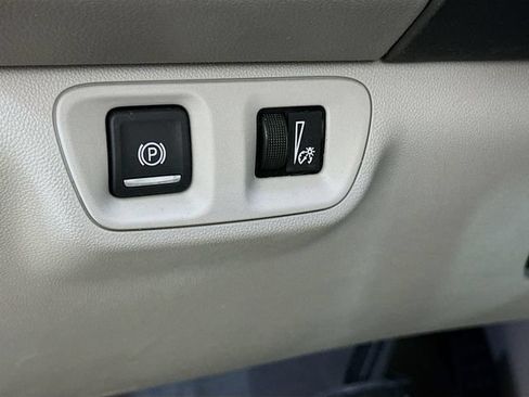 Used 2017 GMC Acadia SLE FWD image 13