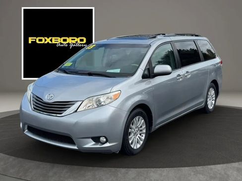 Used 2013 Toyota Sienna XLE FWD image 1