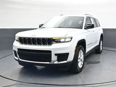 Used 2023 Jeep Grand Cherokee L Laredo RWD image 9