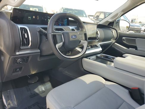 Used 2025 Ford Expedition Platinum w/ Driver's Package image 13
