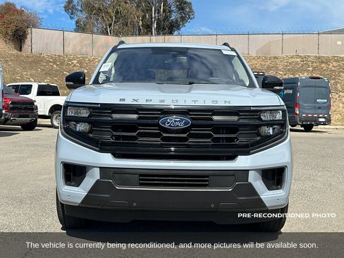 Used 2025 Ford Expedition Active AWD/4WD image 9
