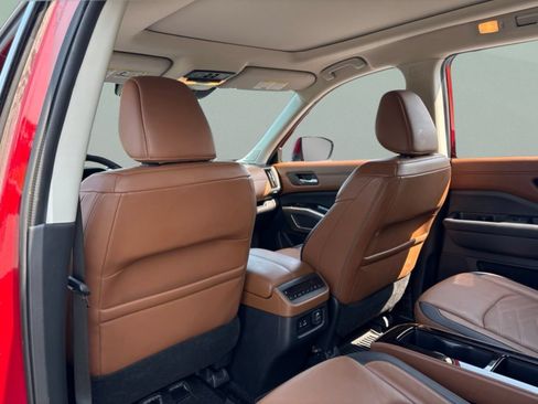 Used 2024 Nissan Pathfinder Platinum FWD image 23