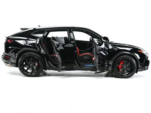 Used 2023 Lamborghini Urus Performante AWD/4WD image 26