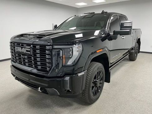 Used 2024 GMC Sierra 3500 Denali Ultimate AWD/4WD image 4