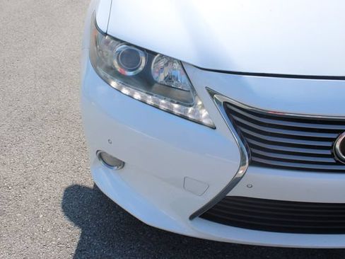 Used 2013 Lexus ES 350 w/ Luxury Pkg FWD image 40