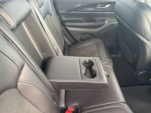 New 2025 Jeep Grand Cherokee Altitude w/ Trailer Tow Package image 18