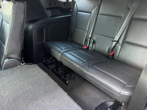 Used 2022 Chevrolet Suburban Z71 image 19