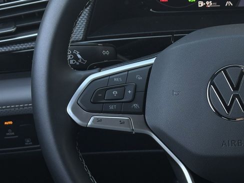 Used 2025 Volkswagen Atlas Cross Sport SEL image 15