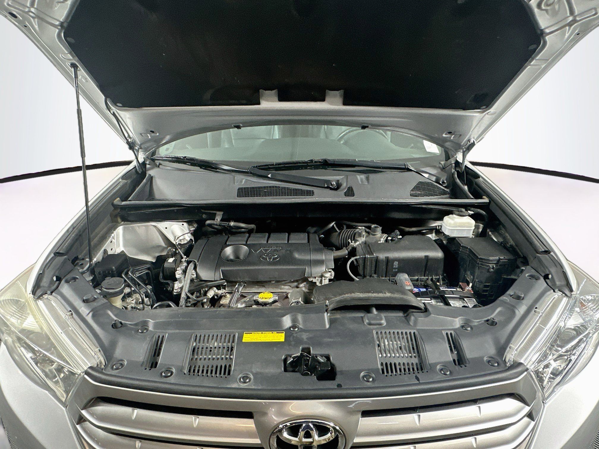 Used 2012 Toyota Highlander SE w/ Tow Pkg FWD image 35