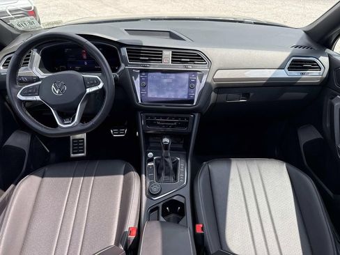 Used 2023 Volkswagen Tiguan SE R-Line image 16