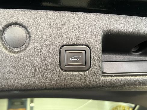 Used 2019 Chevrolet Equinox LT w/ Sun & Navigation Package AWD/4WD image 45