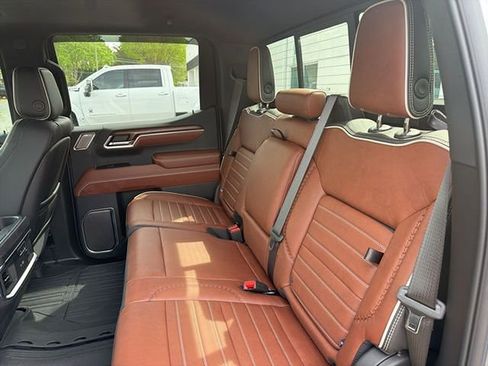 Used 2025 GMC Sierra 1500 Denali Ultimate image 8