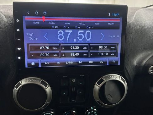 Used 2017 Jeep Wrangler Unlimited Sahara w/ Connectivity Group image 23