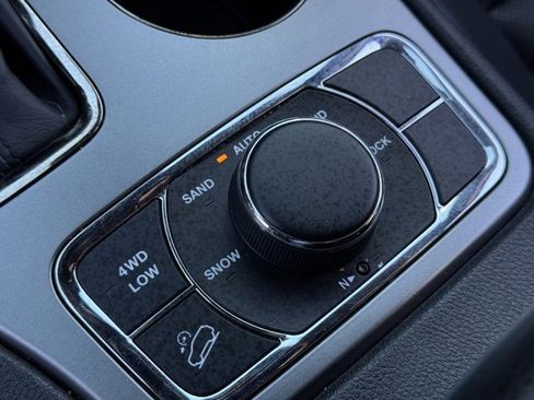 Used 2019 Jeep Grand Cherokee Limited X image 21