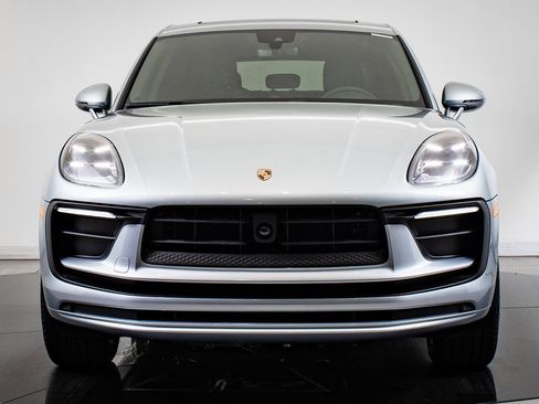 Used 2025 Porsche Macan image 11