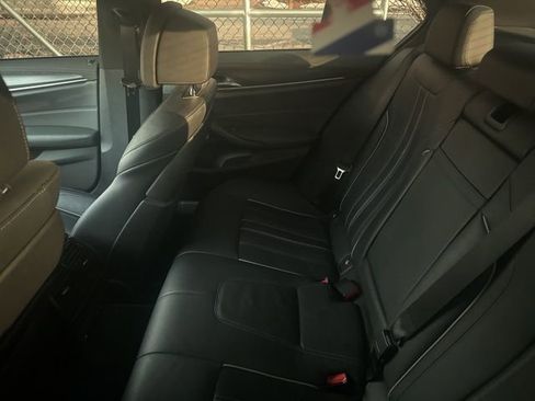 Used 2023 BMW M550i xDrive image 8