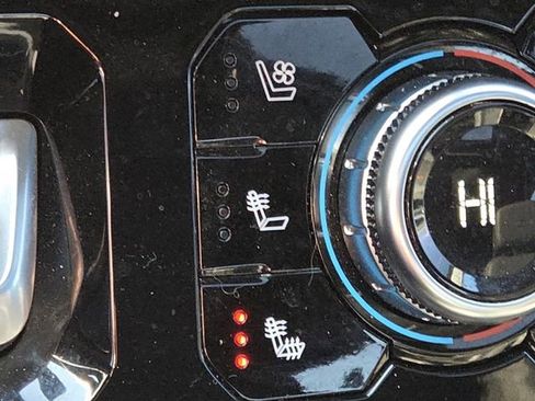 Used 2024 GMC Sierra 2500 AT4 w/ Technology Package image 8