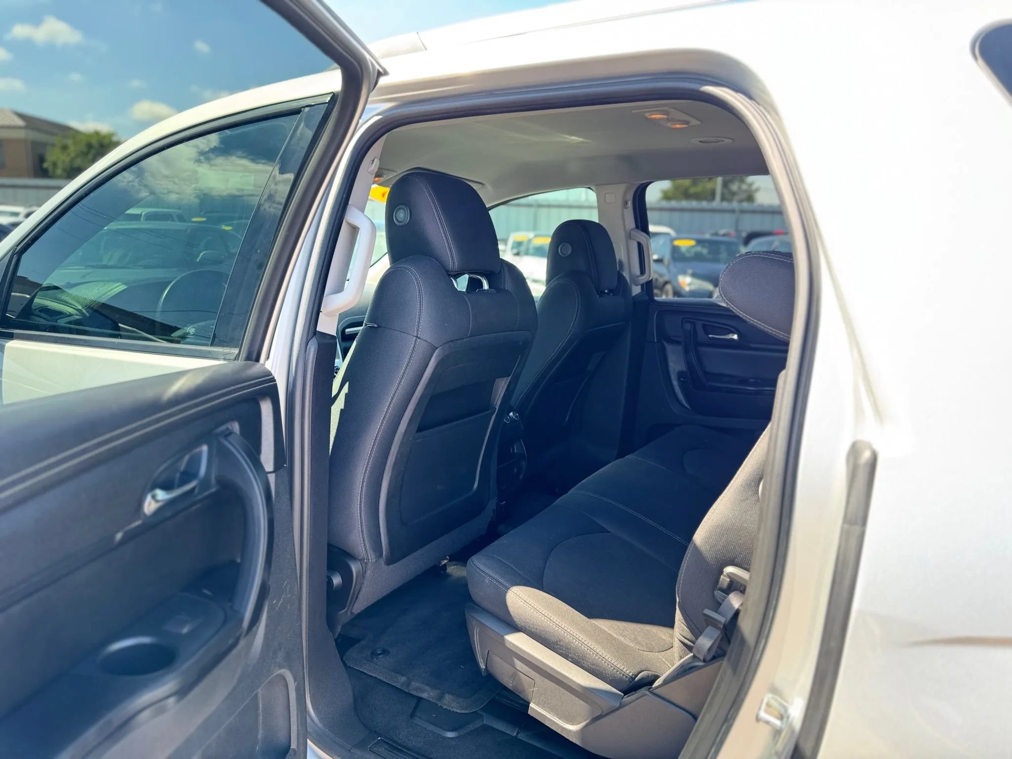 Used 2016 GMC Acadia SLE FWD image 19