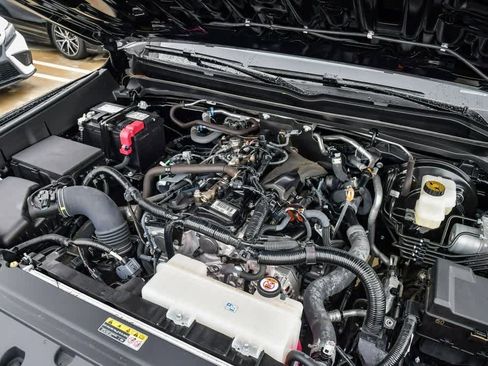 Certified 2025 Toyota Tacoma SR5 image 31